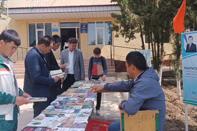 Surxondaryo viloyati Oltinsoy tuman M va MTB 35-umumiy oʻrta taʼlim maktabida Vazirlikning 273-sonli buyrugʻi ijrosini taminlash maqsadida "Farzandimga kitob sovgʻa qilaman" aksiyasi doirasida oʻtkazilgan kitob yarmarkasidan fotolavhalar