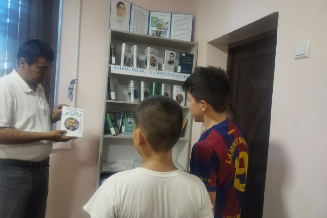 #Oltinsoy_TAKMda “Kitobsevar millat” Umummilliy g‘oyasini ro‘yobga chiqarish maqsadida "Yo`l-yo`lakay kitob o`qiymiz" loyihasi asosida kitoblar targ`iboti