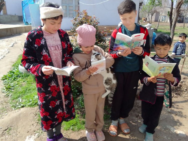 Kitob insonni oʻqituvchi singari  tarbiyalay oladigan muaʼllimdir